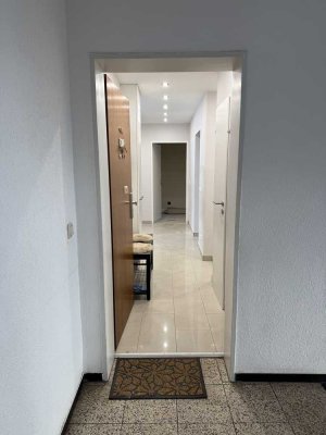 Gepflegte 3- Zimmer Wohnung Hochparterre Provisionsfrei in Köln-Niehl