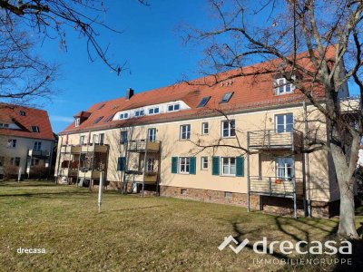 Sehr schöne 2-R-Whg 1.OG Parkett Wanne Balkon EBK!