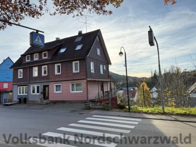 Preiswerte Doppelhaushälfte mit Potenzial in Glatten