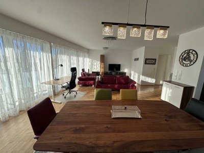 Stilvolle, geräumige und neuwertige 3-Zimmer-Wohnung mit Balkon und EBK in Gütersloh