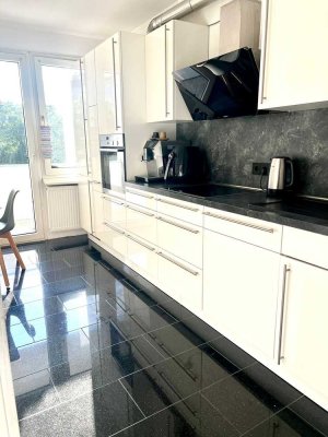 Moderne, helle 3-Zimmer-Wohnung mit zwei Balkonen in Top-Lage Düsseltal – teilmöbliert