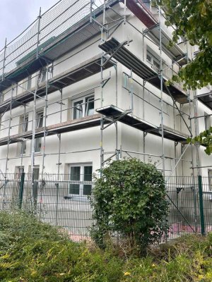 Familienfreundliche 4 ZKBB im 1.OG mit ca. 98 m² Wfl., NEUBAU mit KfW 40 im 4 FH mit 2 Stellplätzen