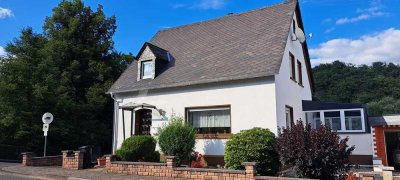 Haus in ruhiger Lage im idyillschen Rhaunen/ Hunsrück 6-7 Zimmer 4 Kellerräume Garage Wiese/Garten