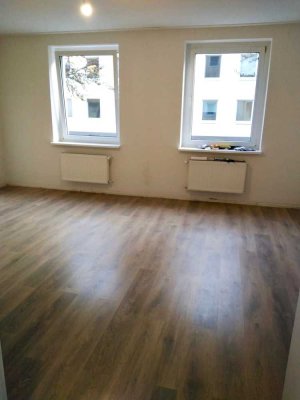 2  Zimmer Wohnung  WG geeignet mit 2 Balkonen ab 01.04.2026 frei! -Direkt vom Eigentümer!