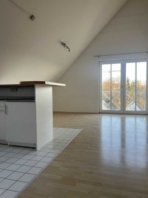Sonnige 2-Zimmer-Dachgeschosswohnung in Landshut - Achdorf