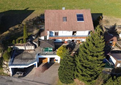 herrlich gelegenes Einfamilienhaus mit Einliegerwohnung und Traumaussicht in Baiersbronn-Röt