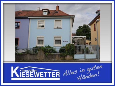 Attraktive Doppelhaushälfte mit zusätzlicher Wohneinheit und großem Hof in Toplage von Pfiffligheim