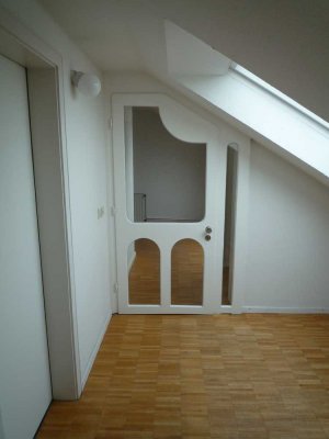 individuelle Studiowohnung mit gehobener Innenausstattung mit Balkon und EBK