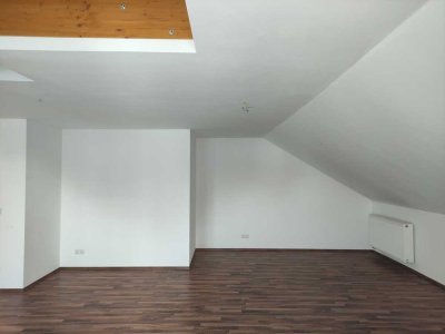 Exklusive, neuwertige 1-Raum-DG-Wohnung in Ladenburg