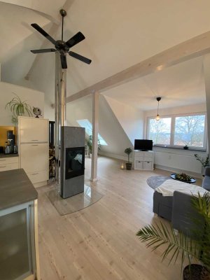 Moderne, helle 3-Zimmer DG-Wohnung mit EBK, Balkon u. Garten in Kassel-Niederzwehren