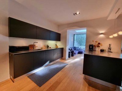 Stylische 4,5-Zi. Maisonette-Wohnung mit Garten und Sauna in Köln-Müngersdorf