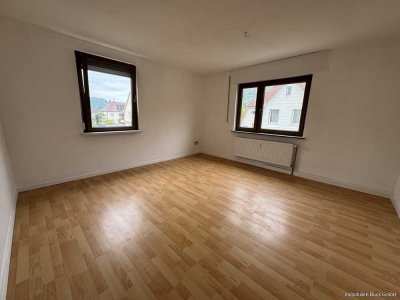 Viel Platz für die ganze Familie. Helle und freundliche Wohnung auf 2 Etagen mit Gartenanteil.