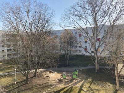 Modernes Wohnambiente mit Balkon in Erfurt Nord wird saniert!