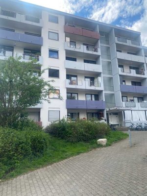 2 Zimmer-Wohnung mit Schwarzwaldblick. 
Lichtdurchflutete Zimmer, Balkon mit Doppelzugang und Tiefg