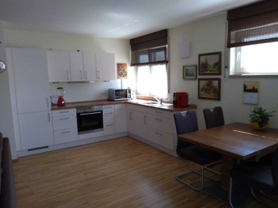 Von privat - Barrierefreie 3-Raum-Wohnung mit Einbauküche in Deining