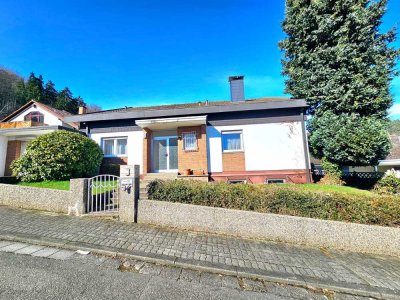 Großzügiges Einfamilienhaus mit ausgebautem Dachgeschoss und Garten in ruhiger Lage von Hohenecken