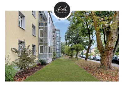 Möblierte 2-Zimmer-Wohnung: Wintergarten mit tollem Blick, hochwertiger Ausstattung + Stellplatz