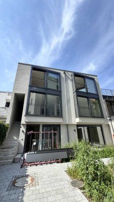 Westend Neubau: Tolle 2-Zimmer-Wohnung mit Terrasse im Innenhof
