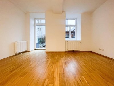NÄHE ELTERLEINPLATZ: 3 Zimmer im sanierten Altbau mit Terrasse (ca. 16m²)