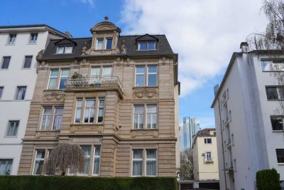 Altbau Westend Frankfurt | 116 m² | 3,85 m Deckenhöhe | Balkon | möbliert | En-suite