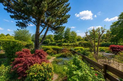 Stilvolle Stadthaus-Residenz in exponierter Ruhelage mit Seezugang und traumhaftem Garten