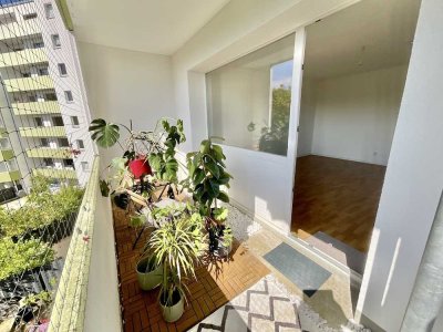 Großes WG Zimmer mit Balkon in gepflegter Damen WG