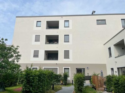 MIETE: Zwei Zimmer, EBK, Terrasse im Heiligkreuzviertel!