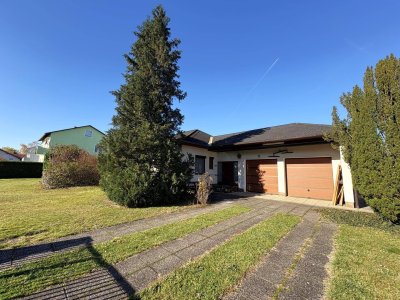 Bungalow mit Doppelgarage in beliebter Wohngegend