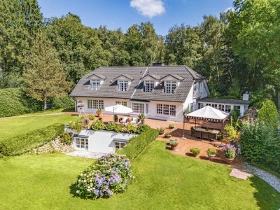 Einzigartiges Anwesen auf Parkgrundstück: Beeindruckender Familiensitz im Klövensteen