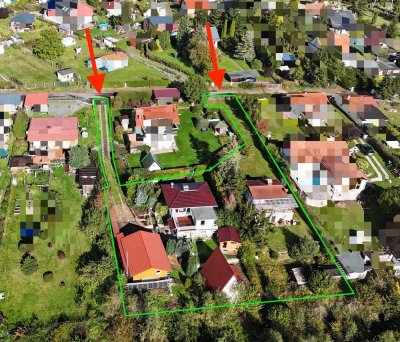 Wohnen & vermieten auf zwei Grundstücken – mit einem Einfamilienhaus, zwei Gästehäusern und Carport