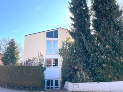 Große, helle Doppelhaushälfte mit eingewachsenem Garten, Zentrumslage, 2 Gehminuten zum Marienplatz