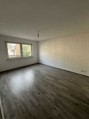 Großzügige 3 Zimmer Wohnung mit Balkon!