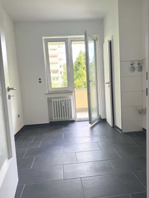 Zollstock, Volksgartennähe, 2 Zimmerwohnung mit Balkon (keine WG!)
