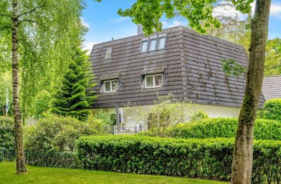 Zweifamilienhaus der Spitzenklasse – stilvolles Refugium in Parknähe