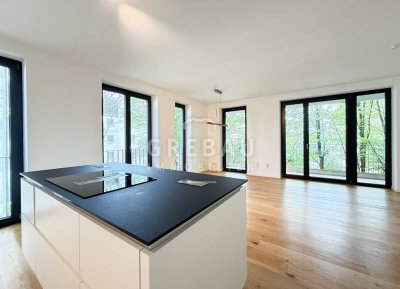 Urban mit Fahrstuhl und zwei PKW-Stellplätzen: Exklusive 3-Zimmer-Neubauwohnung mit großem Balkon