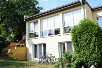 Remise mit 2 Etagen und Garten! Provisionsfrei!