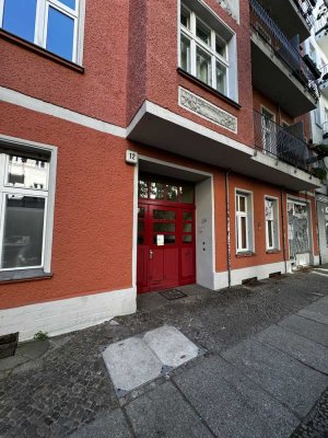 1 ZIMMER / BERLINER ALTBAUCHARME / NAHE BOXHAGENER PLATZ