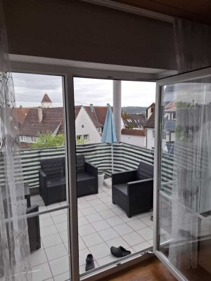 4-Zimmer-Wohnung in kleiner Einheit mit Balkon, Stellplatz & Garage