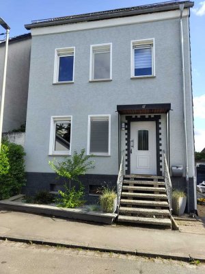 Schönes kleines Einfamilienhaus mit traumhaftem Garten