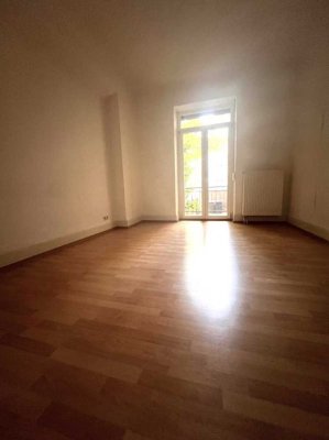 Zimmer mit eigenem Balkon in 3er-WG im Zentrum von Ludwigshafen