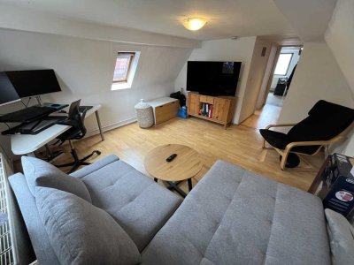 Möblierte 2-Zimmer-Dachgeschosswohnung in Bergen-Enkheim