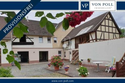 Geräumiges Zweifamilienhaus mit wirklich viel Nebengelass und großem Garten