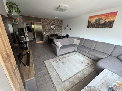 4 Zimmer Wohnung mit Balkon, Garage und EBK