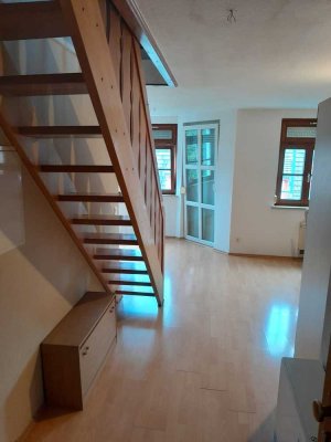 Schöne und neuwertige 2,5-Raum-DG-Wohnung mit EBK in Gundelsheim