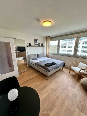 Kernsaniertes & möbliertes Design Apartment mit neuer EBK und Blick über Braunsfeld