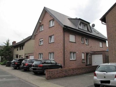 Schöne und vollständig renovierte 3-Raum-DG-Wohnung mit geh. Innenausstattung mit Balkon in Ahlen