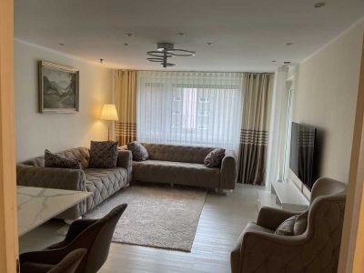 Exklusive, modernisierte 4-Zimmer-Wohnung mit Balkon und EBK in Böblingen