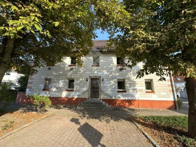 Potential: Großes Gewerbe-Wohnhaus - Umbaufähig zum Mehrfamilienhaus!
