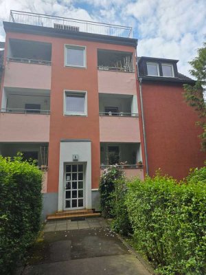 Helle 2-Zimmer  Souterrain Wohnung mit TGL-Bad, neuwertiger EBK, WG-geeignet