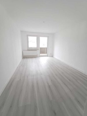 Modern renovierte 3-Raum-Wohnung mit Balkon in Reinkenhagen